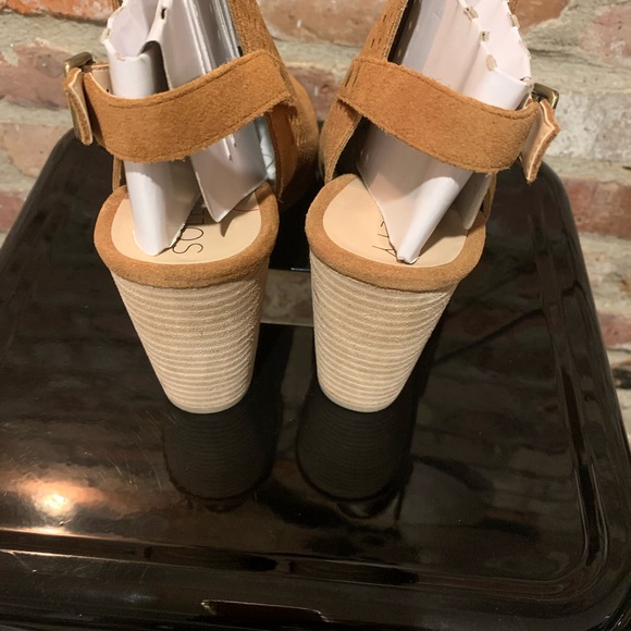 NWOT Sole Society Rena Suede Peep-toe - Picture 6 of 7